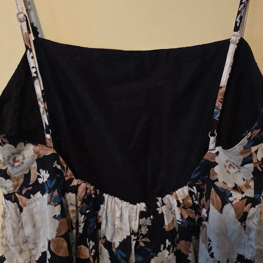 Abercrombie & Fitch Black and Cream Floral Maxi Dress. Size Small. EUC